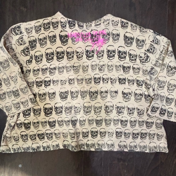 Magnolia Pearl Cream and Black Skull Sweatshirt, Gently worn, great cond,no tags - Picture 3 of 4